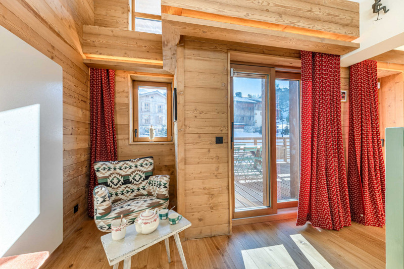 _lv_images__lot_0002340345_06_18556676