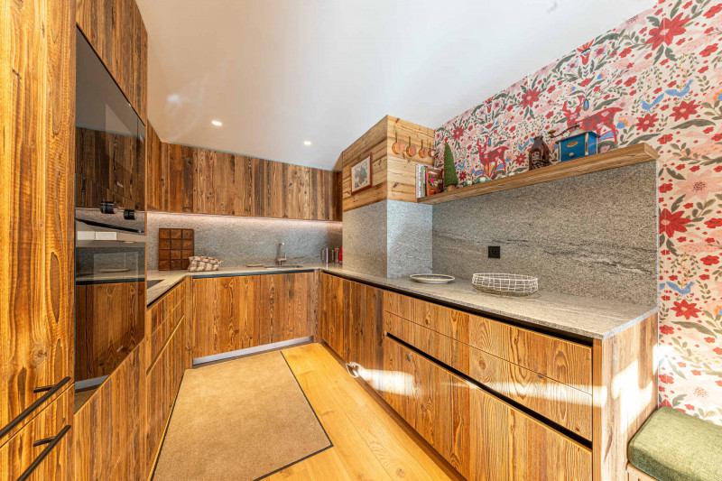 _lv_images__lot_0002340345_08_17669560