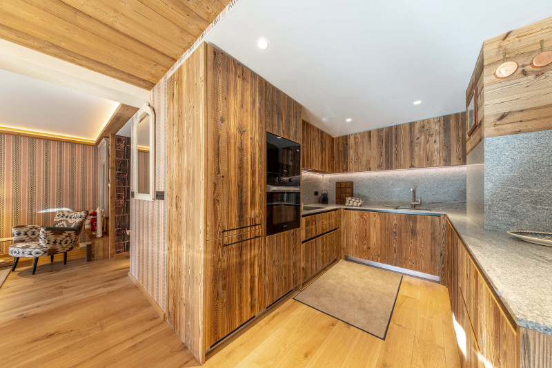 _lv_images__lot_0002340345_09_18448271