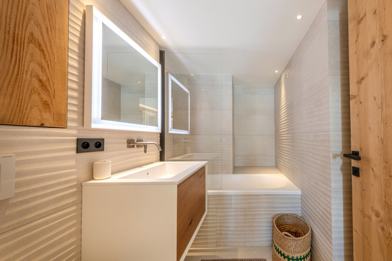 _lv_images__lot_0002340345_11_17939384