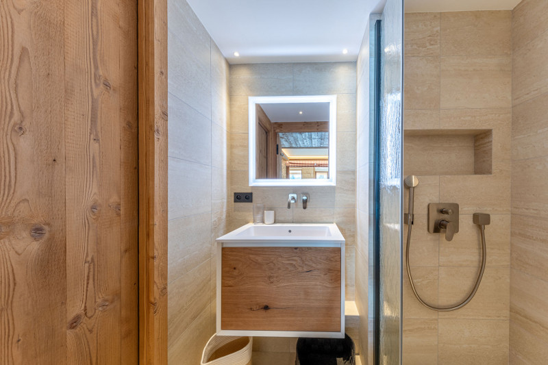 _lv_images__lot_0002340345_13_17828473