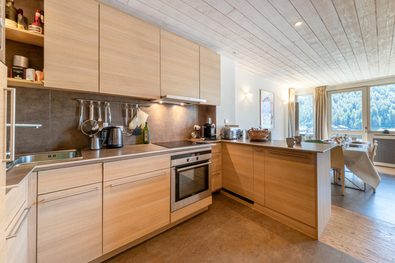 _lv_images__lot_0002340346_08_17695782