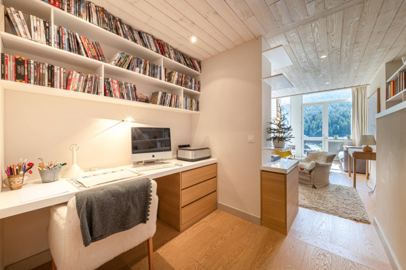 _lv_images__lot_0002340346_10_18064081