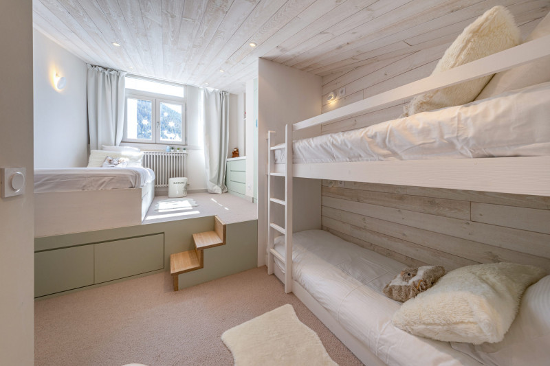 _lv_images__lot_0002340346_12_18448242