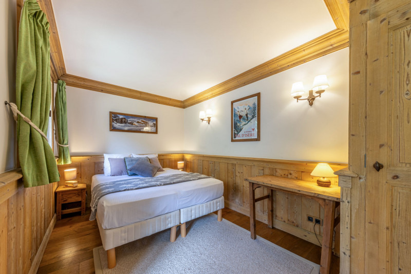 _lv_images__lot_0002340348_11_18303755