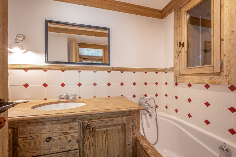 _lv_images__lot_0002340348_14_17299133