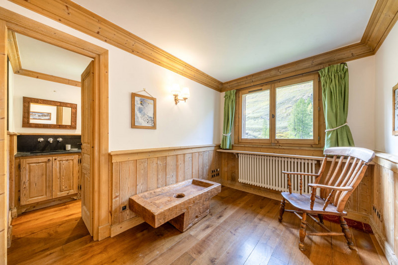 _lv_images__lot_0002340348_16_18484035