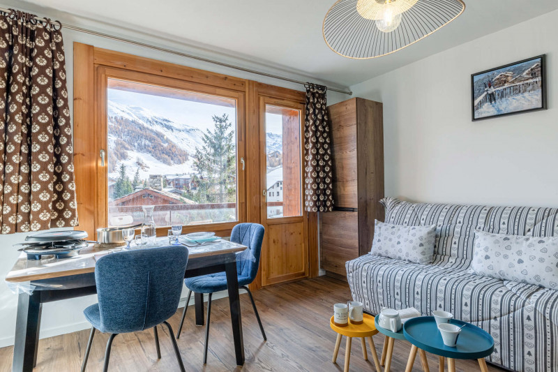 _lv_images__lot_0002340353_02_17697483