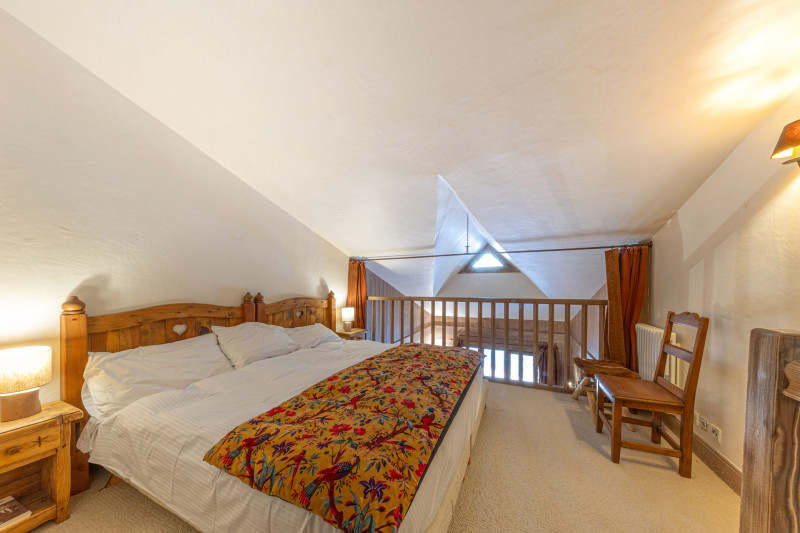 _lv_images__lot_0002340355_11_18322249