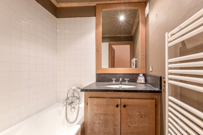 _lv_images__lot_0002340355_12_18180065 _lv_images__lot_0002340355_12_18180065