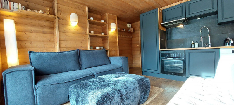 _lv_images__lot_0002340357_01_17520915