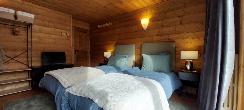 _lv_images__lot_0002340357_05_17520919