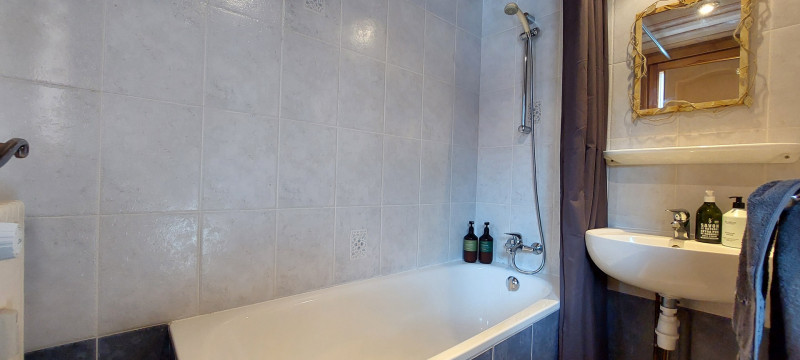 _lv_images__lot_0002340357_07_17512348