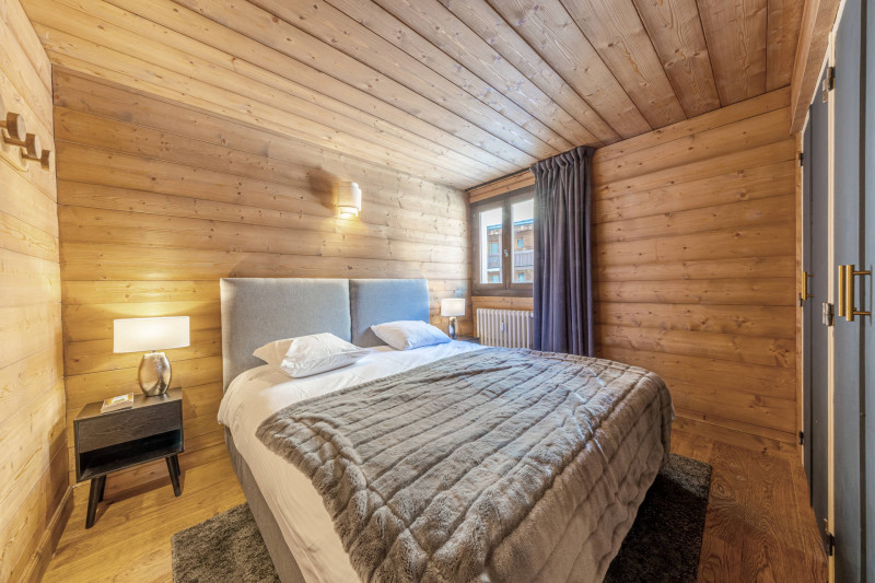 _lv_images__lot_0002340357_10_18449021