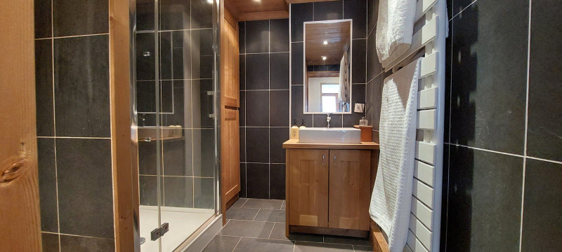 _lv_images__lot_0002340357_11_17512352