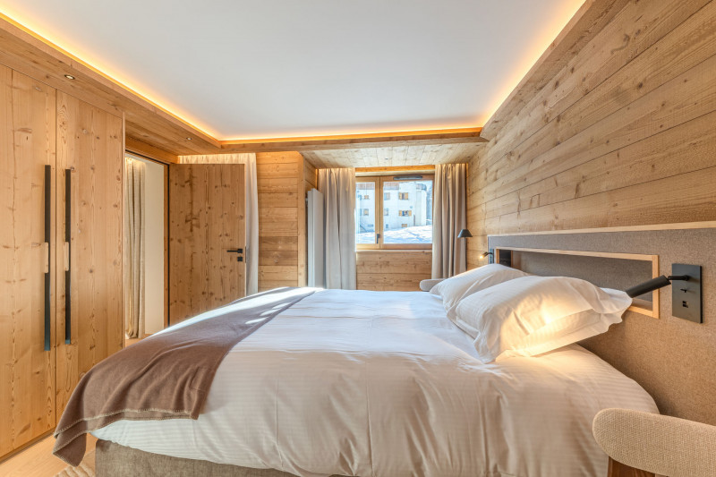 _lv_images__lot_0002340358_09_17940022