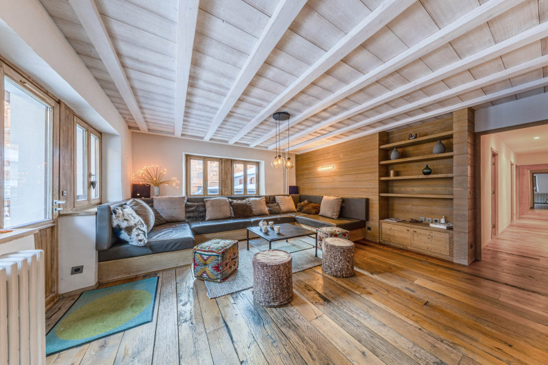 _lv_images__lot_0002340359_01_18392363