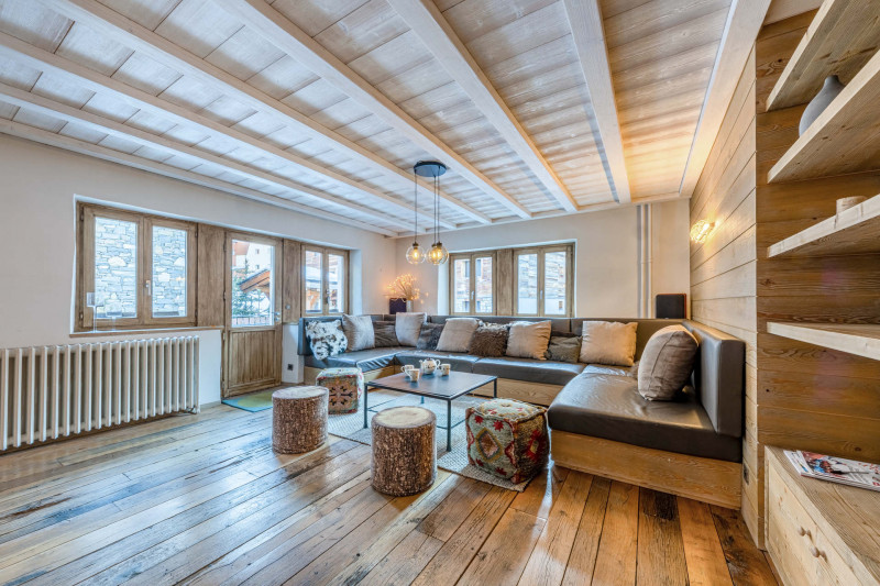 _lv_images__lot_0002340359_02_18516509