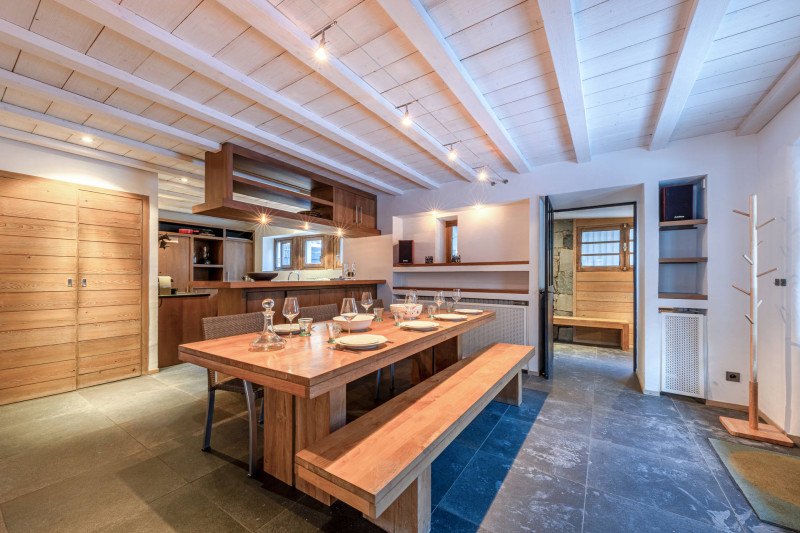 _lv_images__lot_0002340359_04_18259093