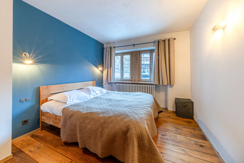 _lv_images__lot_0002340359_07_18392369