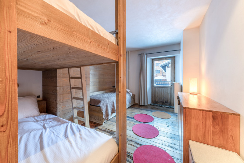 _lv_images__lot_0002340359_10_17828058