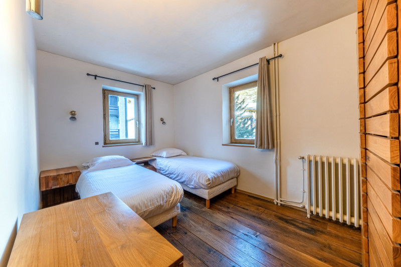 _lv_images__lot_0002340359_16_18063678 _lv_images__lot_0002340359_16_18063678