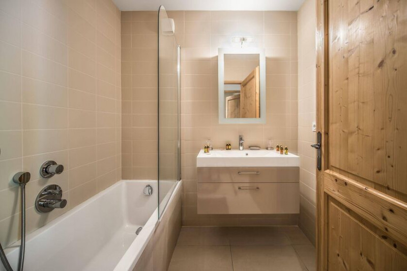 _lv_images__lot_0060064849_08_18530723