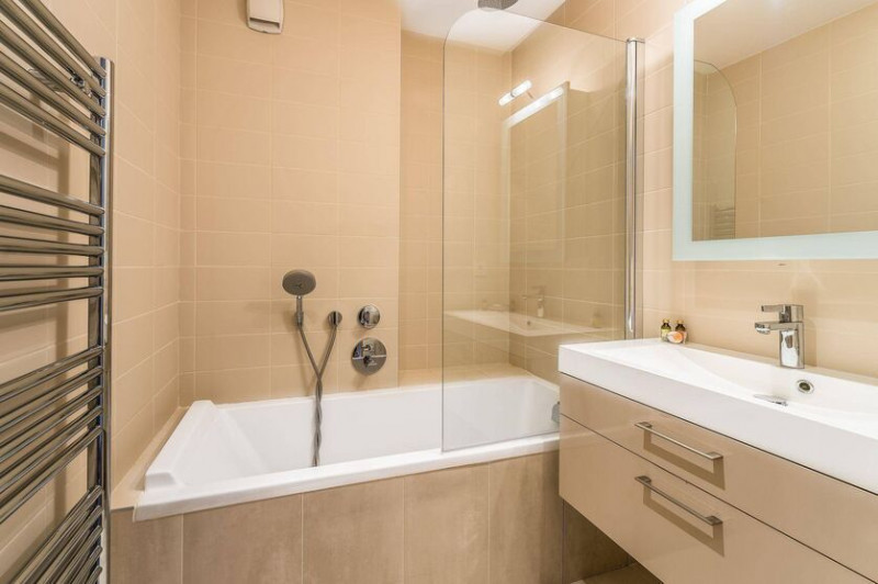 _lv_images__lot_0060064849_09_18185603