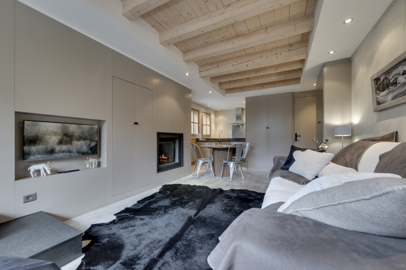 _lv_images__lot_0060300001_02_18310057