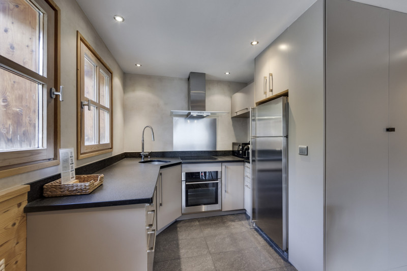 _lv_images__lot_0060300001_04_18436993