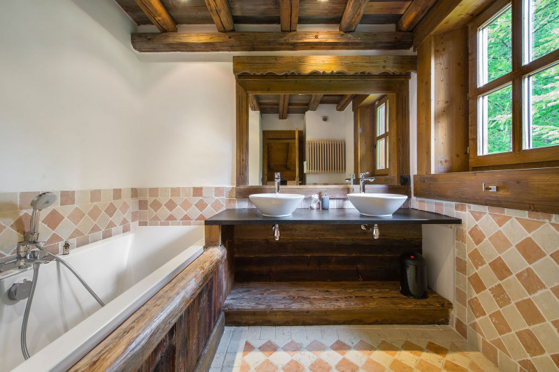 _lv_images__lot_0060310001_12_18203032