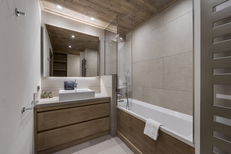 _lv_images__lot_0060420005_08_18562122