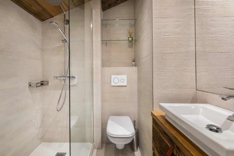 _lv_images__lot_0060460245_08_17945674