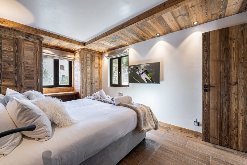 _lv_images__lot_0060510724_11_18158717