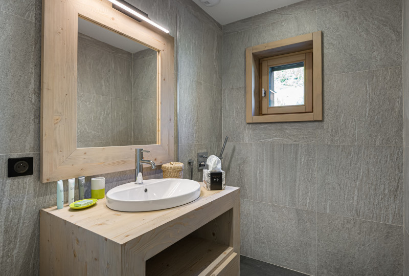 _lv_images__lot_0060510725_15_17430395