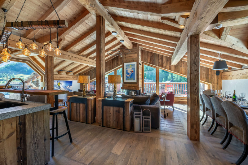 _lv_images__lot_0060510753_04_17807350