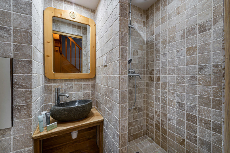 _lv_images__lot_0060510870_08_18310009