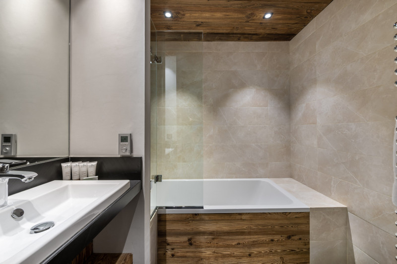 _lv_images__lot_0060510957_15_18498861