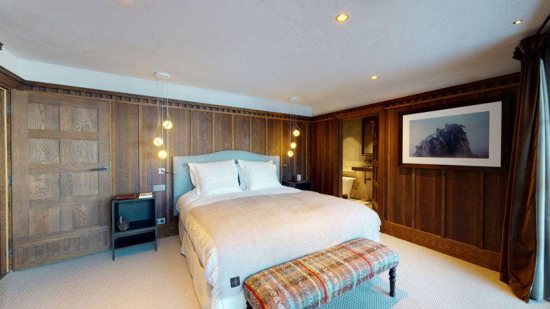 _lv_images__lot_0060511330_07_17272632