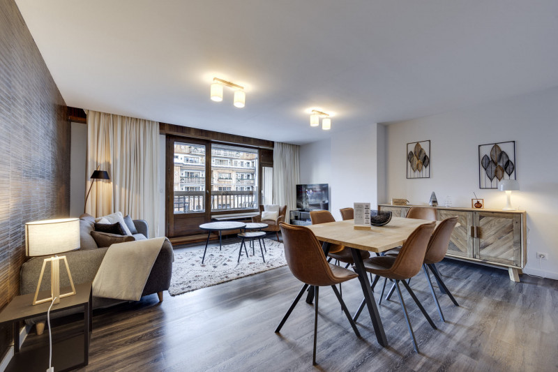 _lv_images__lot_0060511566_01_17945859