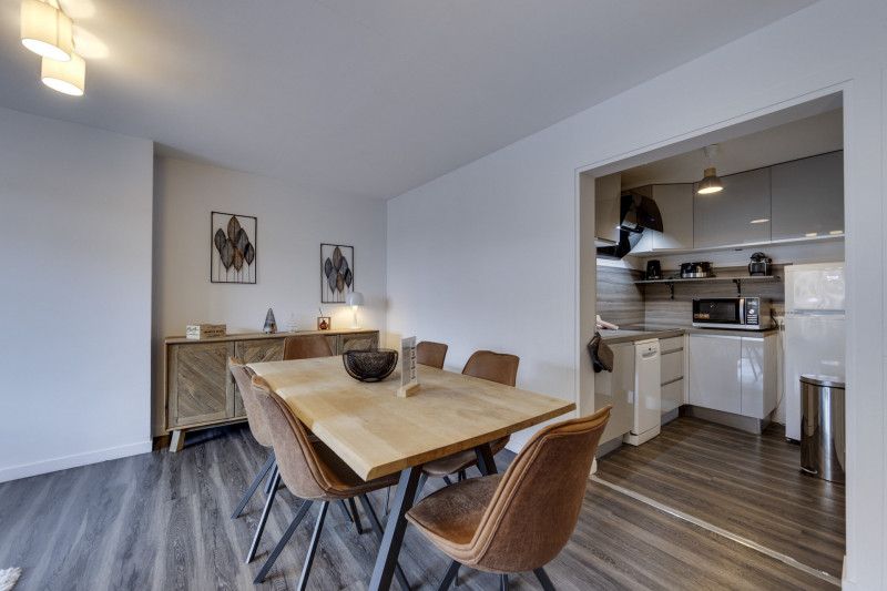 _lv_images__lot_0060511566_03_17945861