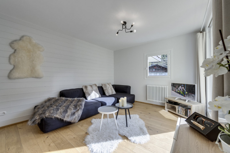 _lv_images__lot_0074061389_03_18437010