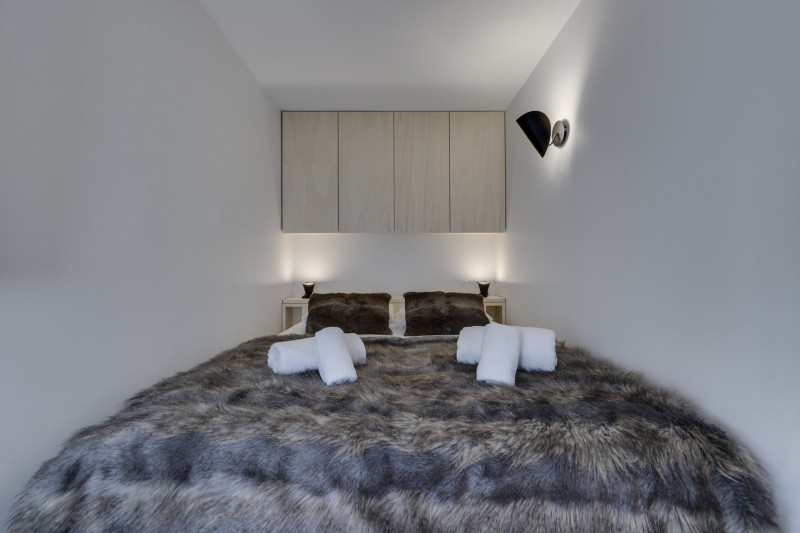 _lv_images__lot_0074061389_05_18562407