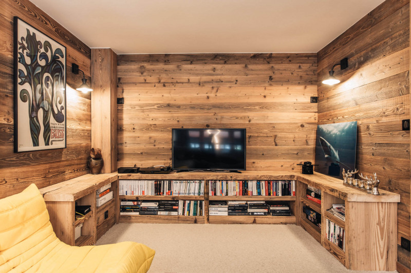 _lv_images__lot_0074061452_03_18554388