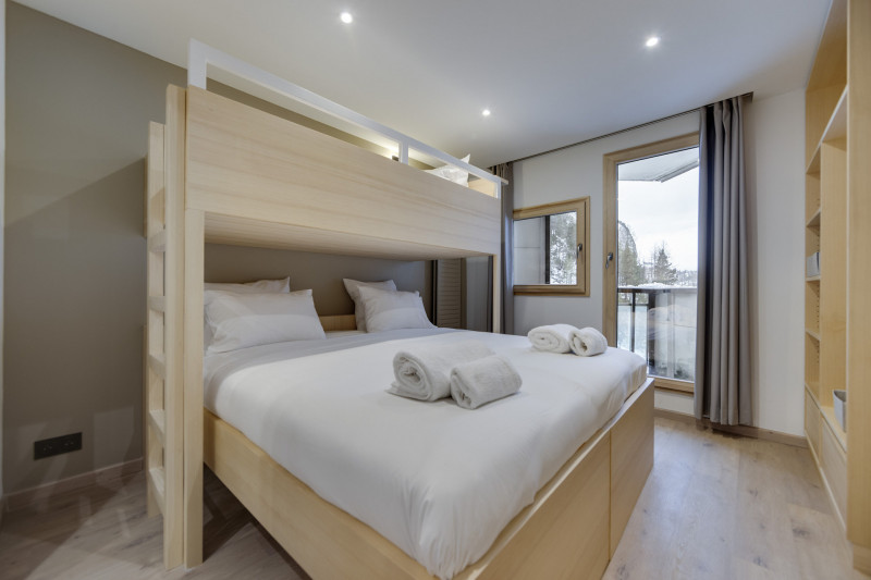 _lv_images__lot_0074061484_06_17422290