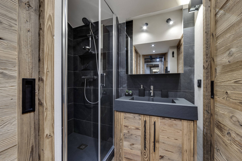 _lv_images__lot_0074061562_08_18363347