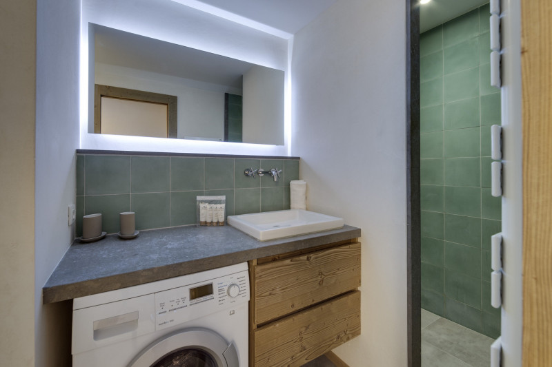 _lv_images__lot_0074061605_05_18230127