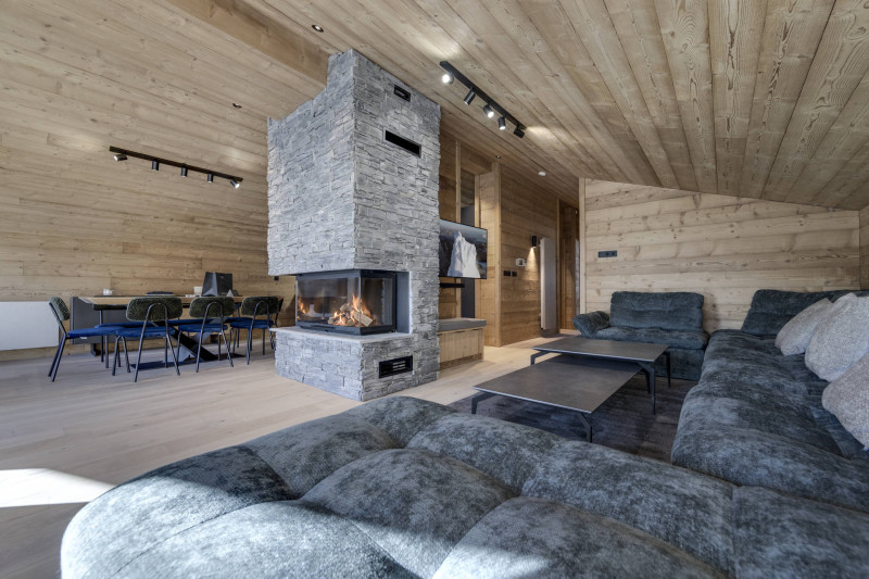 _lv_images__lot_0074061845_01_17482384