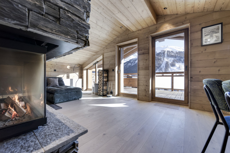 _lv_images__lot_0074061845_03_17833769