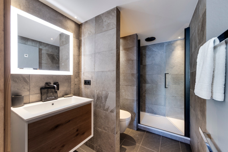 _lv_images__lot_0074061845_08_18453976